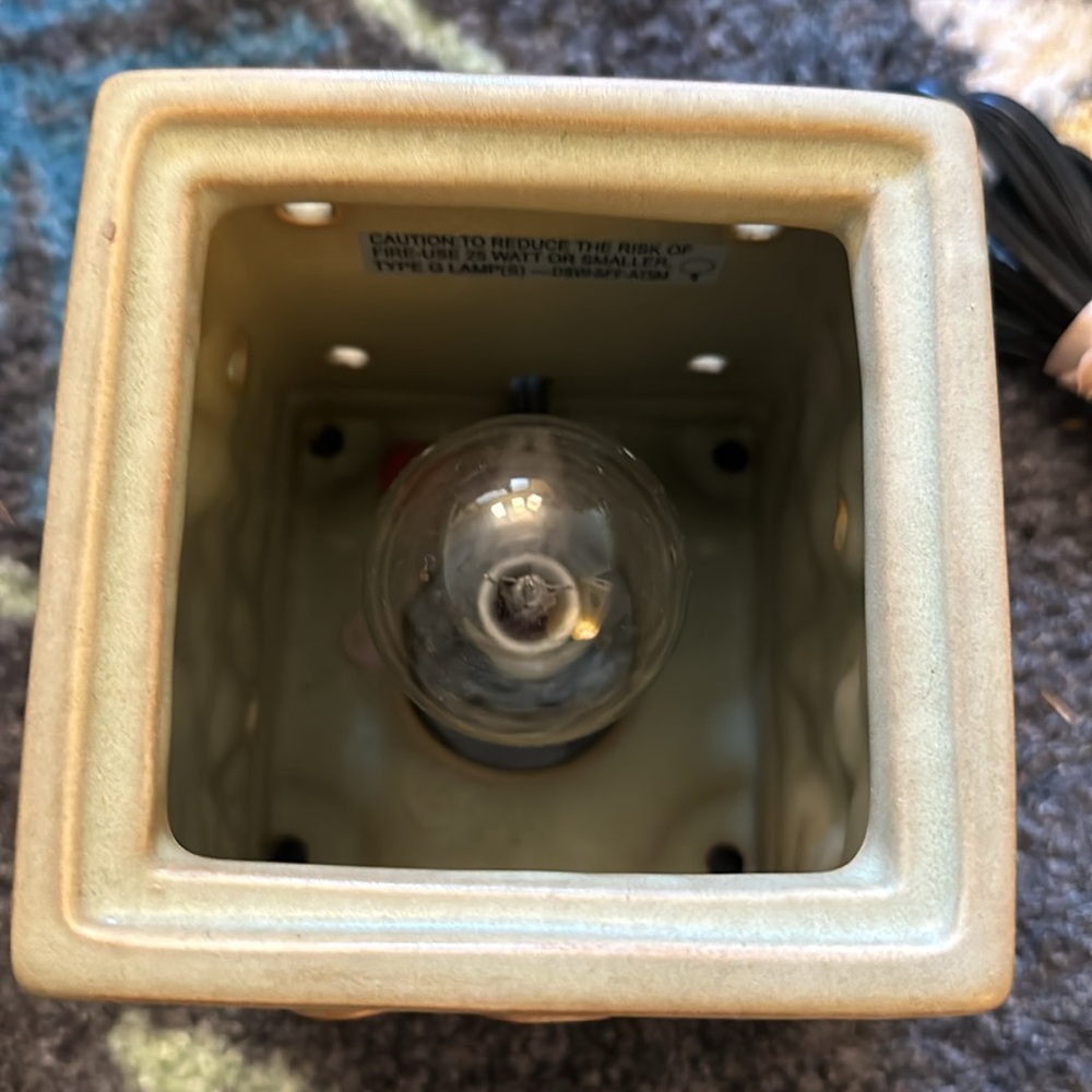RETIRED AUTISM SPEAKS PIECE BY PIECE PUZZLE SCENTSY WARMER LIKE NEW - Picture 5 of 5